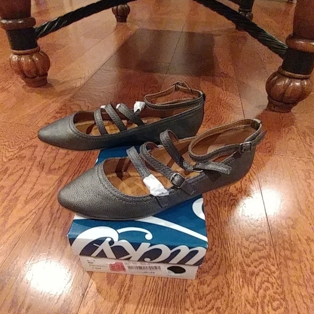 Lucky Brand shoes